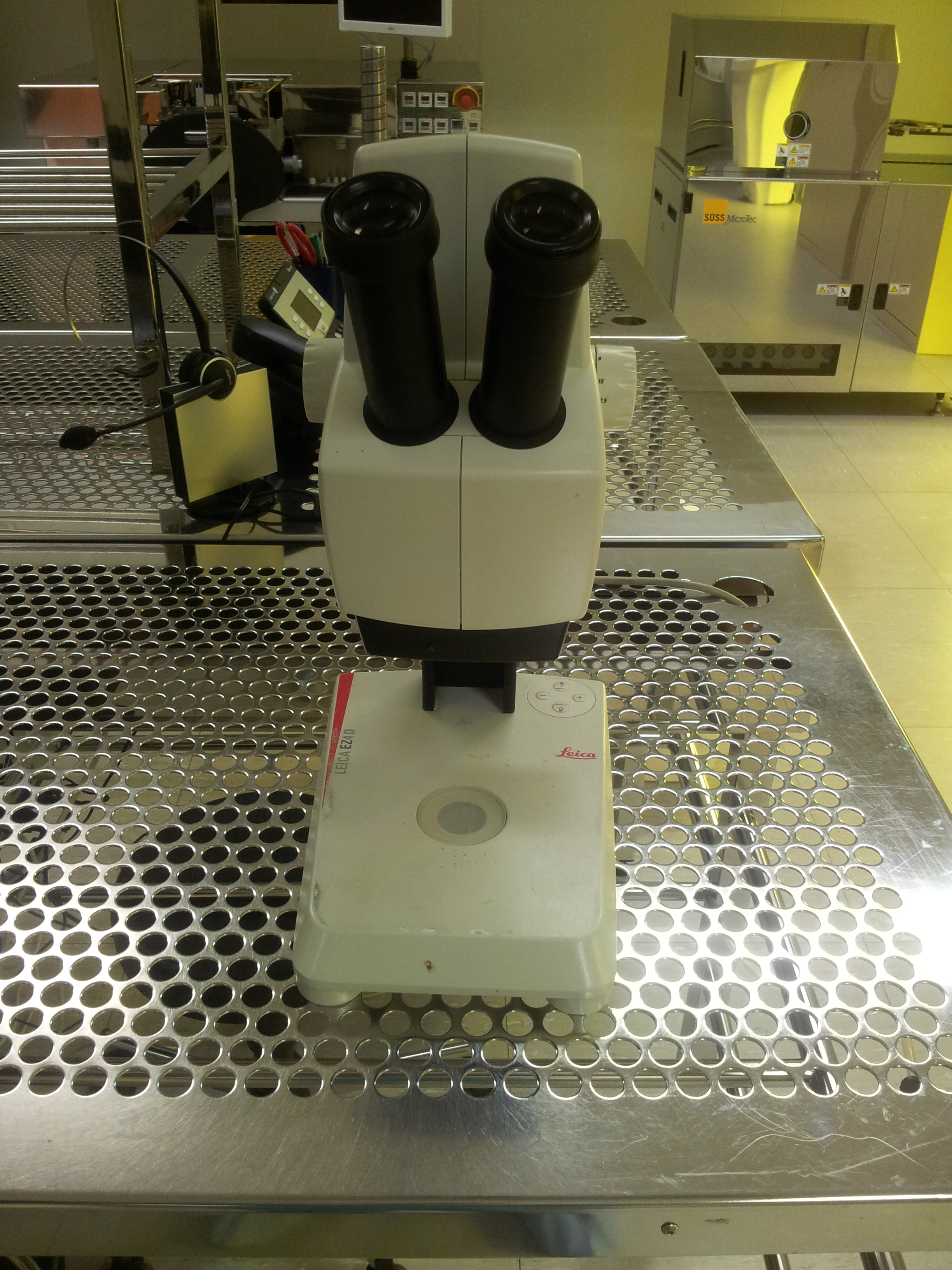 Picture of microscope Leica (F-FRAI)