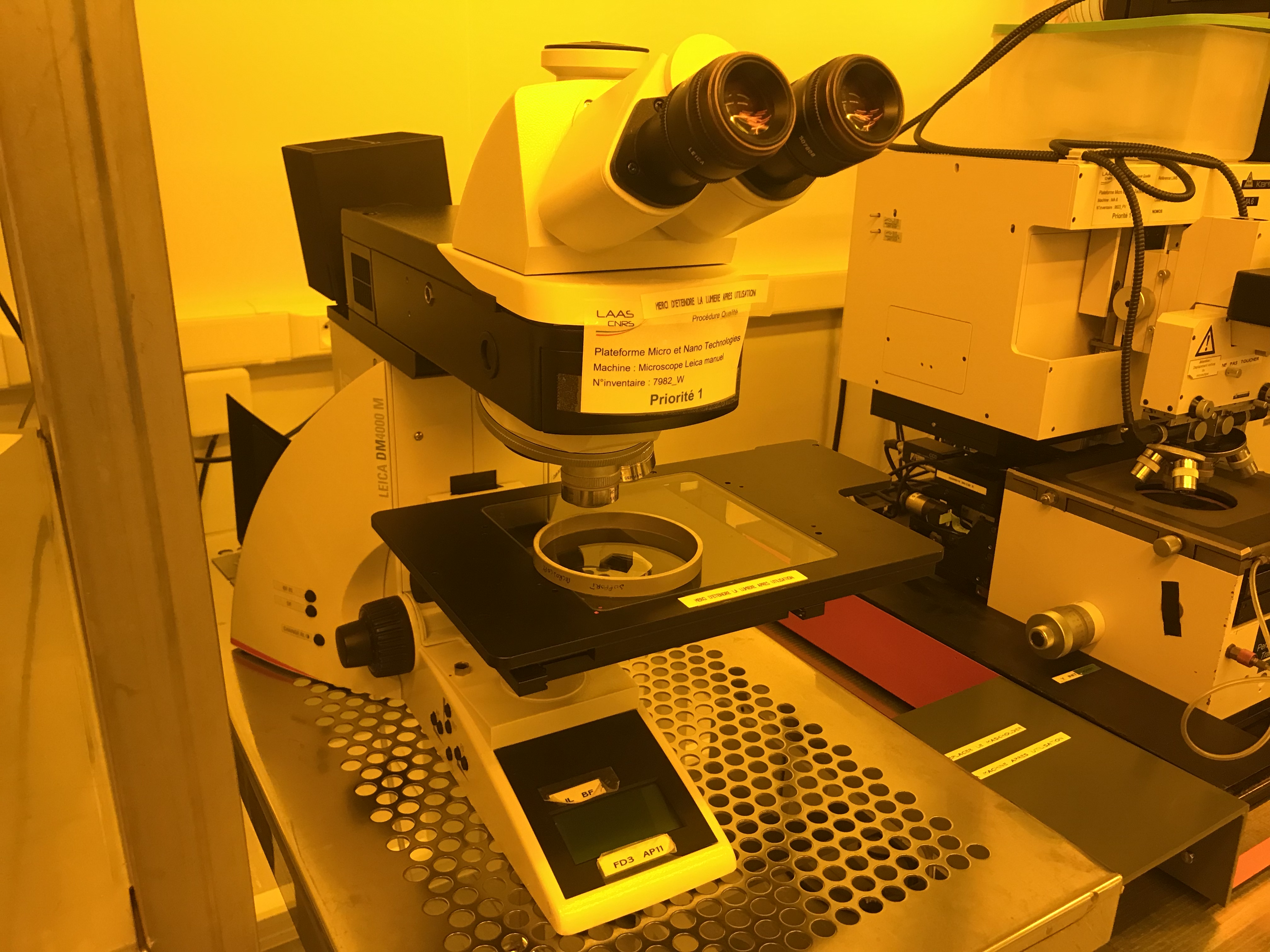 Picture of Microscope leica photo manuel (F-FRAI)